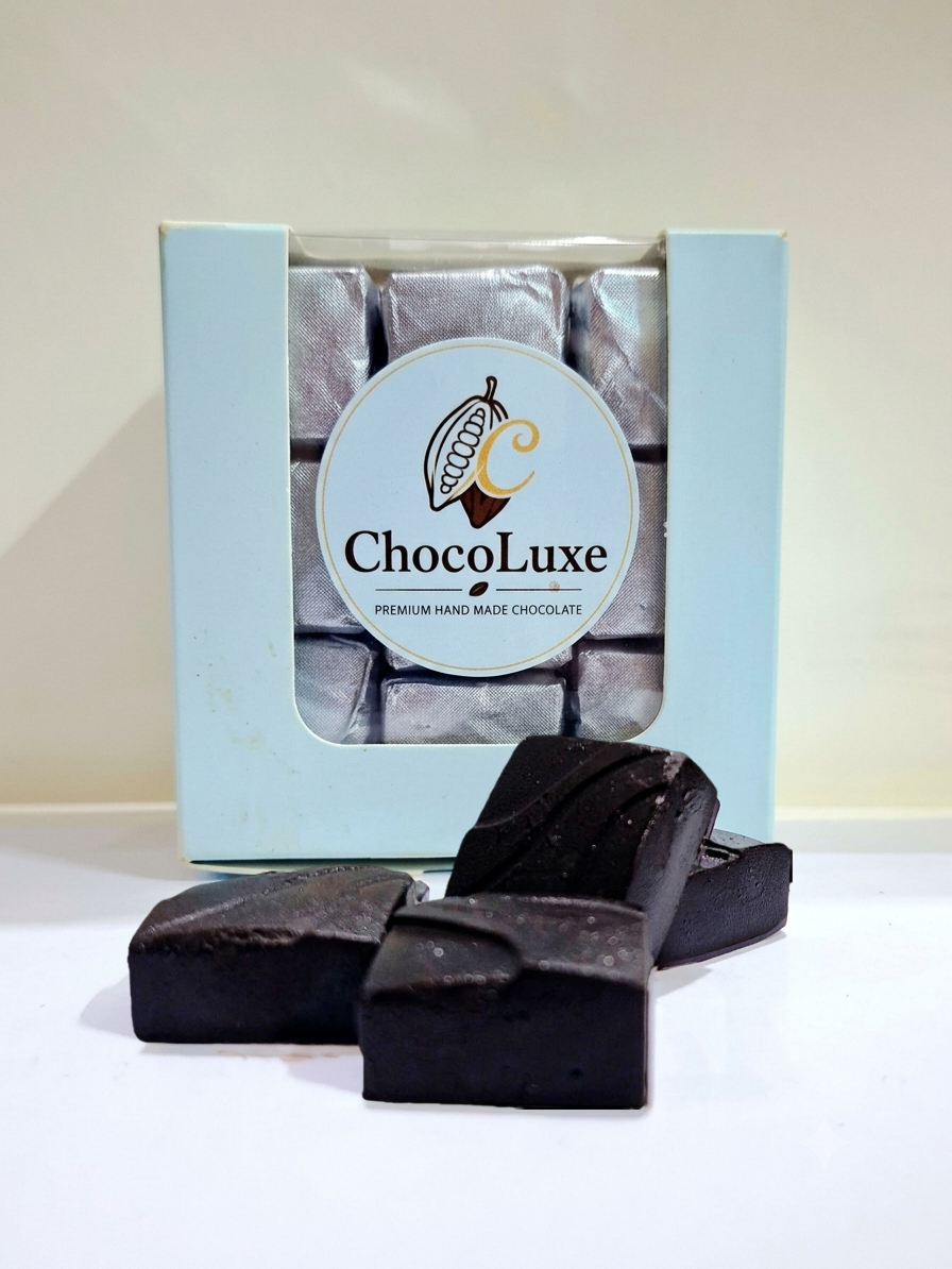 Extra dark chocolate pieces